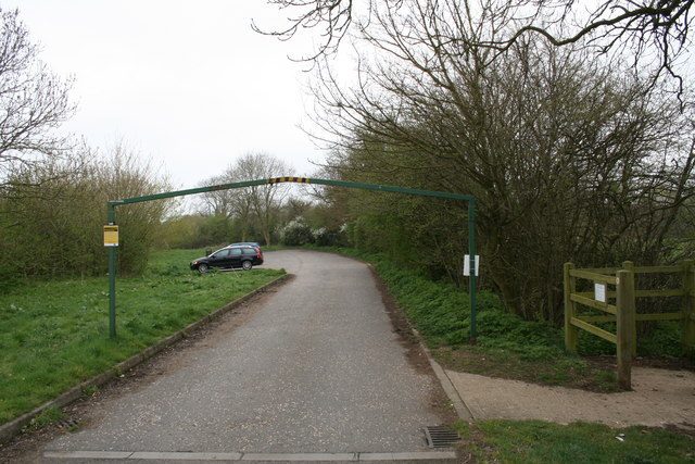 Car park on the edge of Carterton - geograph.org.uk - 1249554
