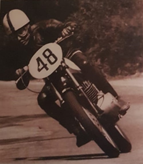 File:Carlos Giro OSSA 250 1966 b.jpg