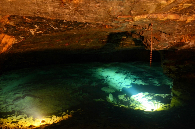 File:Carnglaze Cavern - geograph.org.uk - 3140068.jpg