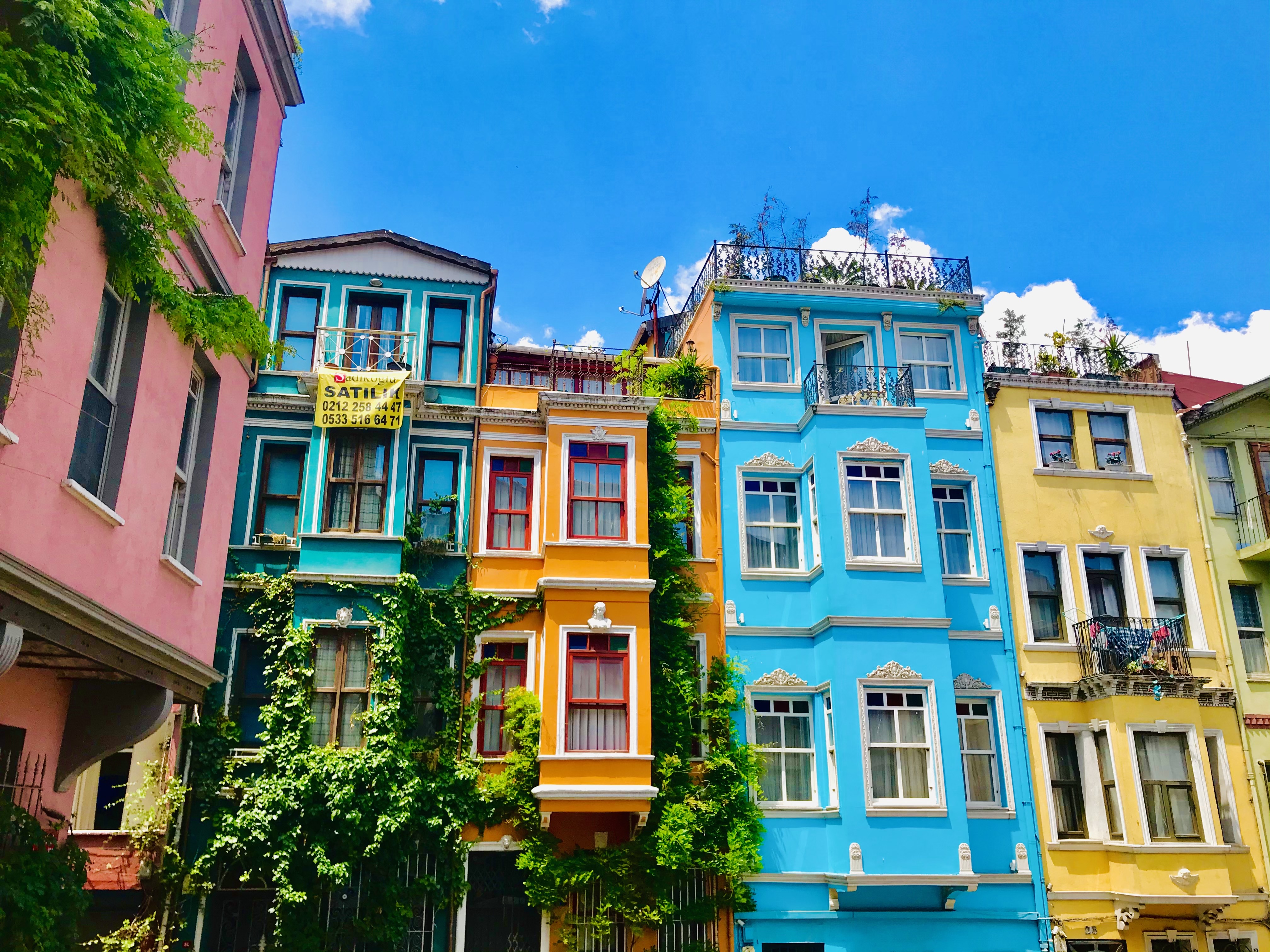 File:Colorful apartment buildings, Istanbul, Turkey.jpg - Wikimedia Commons