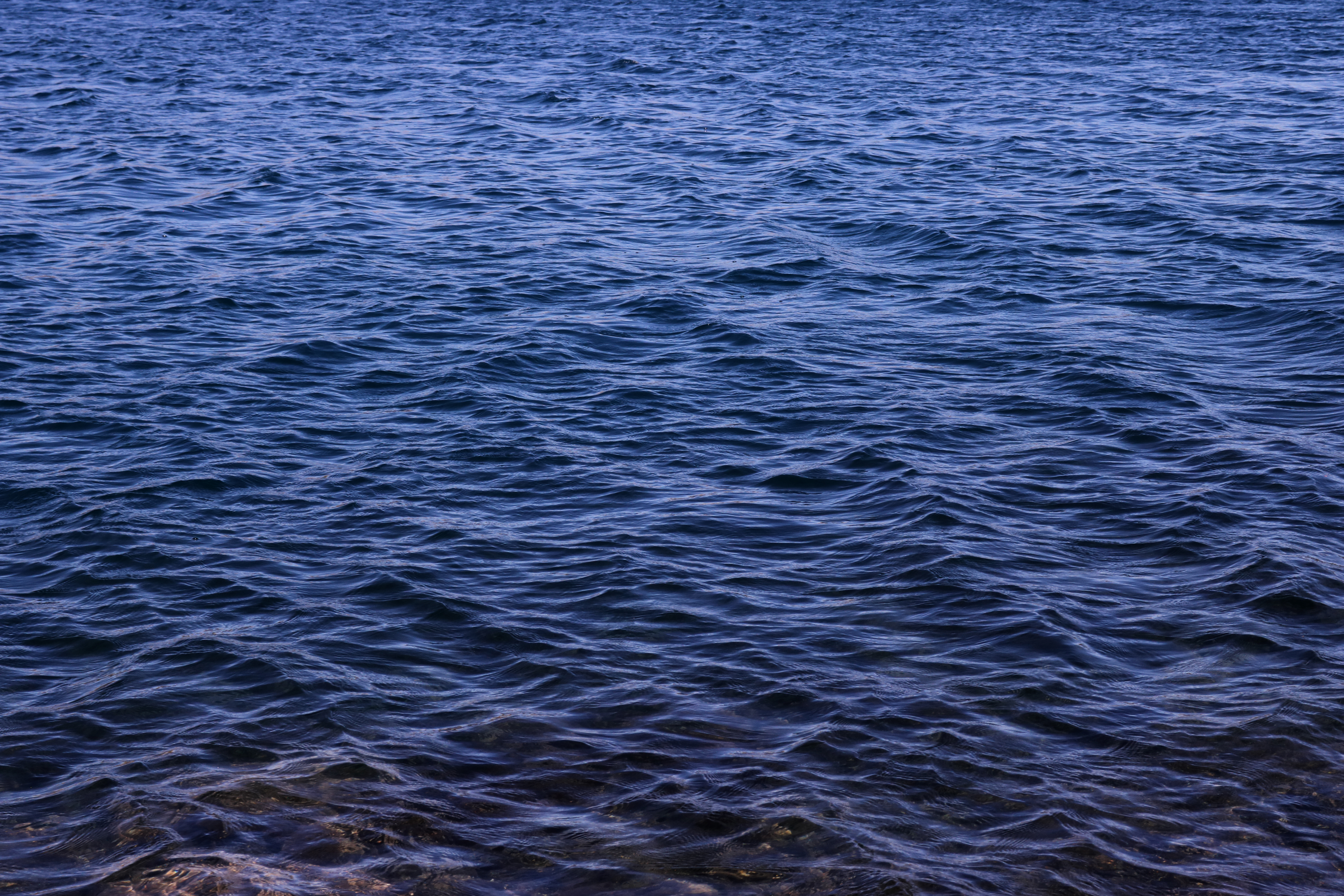 Водная синь. Гладь воды. Цвет океана. Темное море. Темные воды.