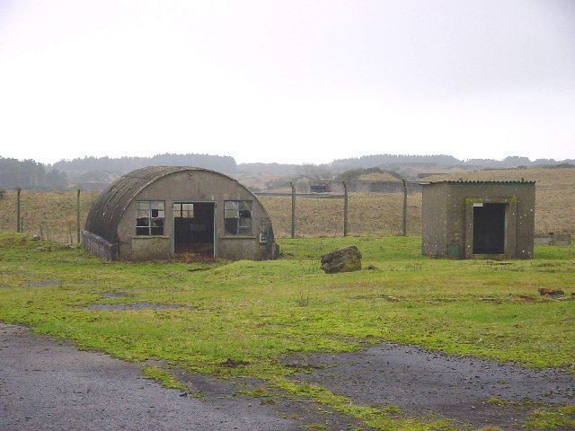 File:Derelict Buildings in the Dump - geograph.org.uk - 108199.jpg