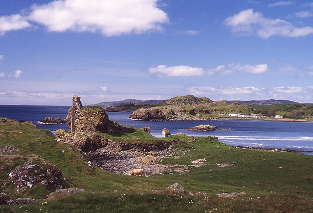 File:Dunyvaig Castle, Islay - geograph.org.uk - 951995.jpg