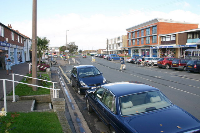 File:East Wittering Shopping Centre - geograph.org.uk - 580838.jpg