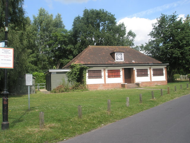 File:Englefield Green cricket pavilion - geograph.org.uk - 1357645.jpg