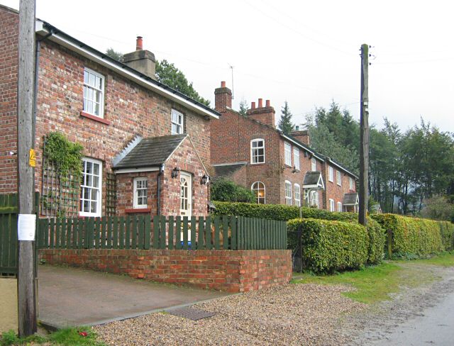 File:Former railwaymen's cottages - geograph.org.uk - 72295.jpg