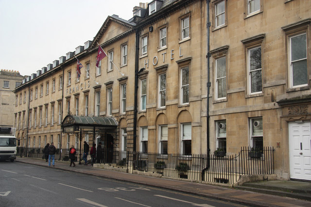 Small picture of Francis Hotel (Mercure) courtesy of Wikimedia Commons contributors