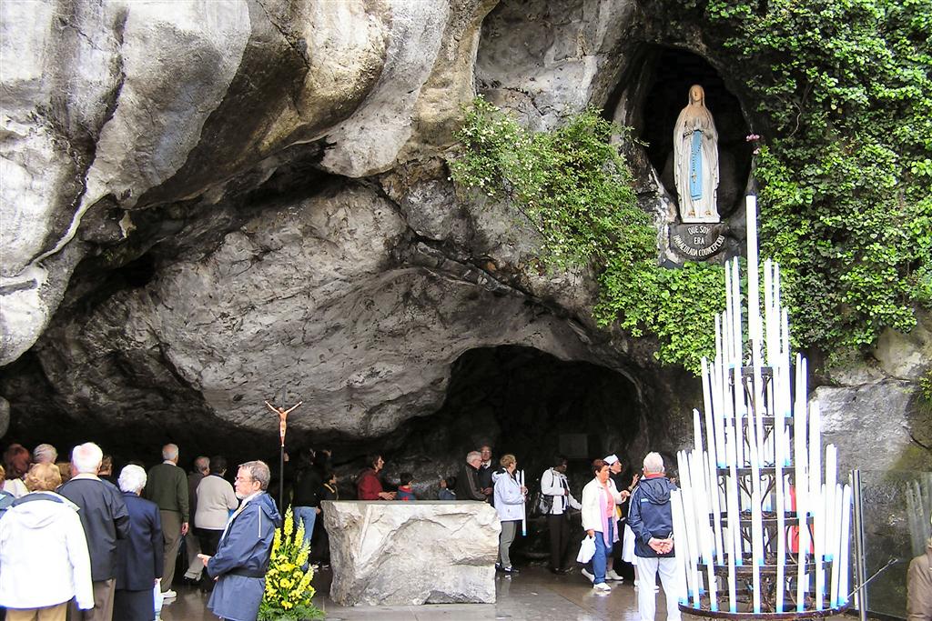 lourdes autel de la grotte 