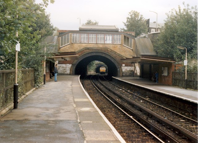 File:Heaton Park railway station in 1988.jpg