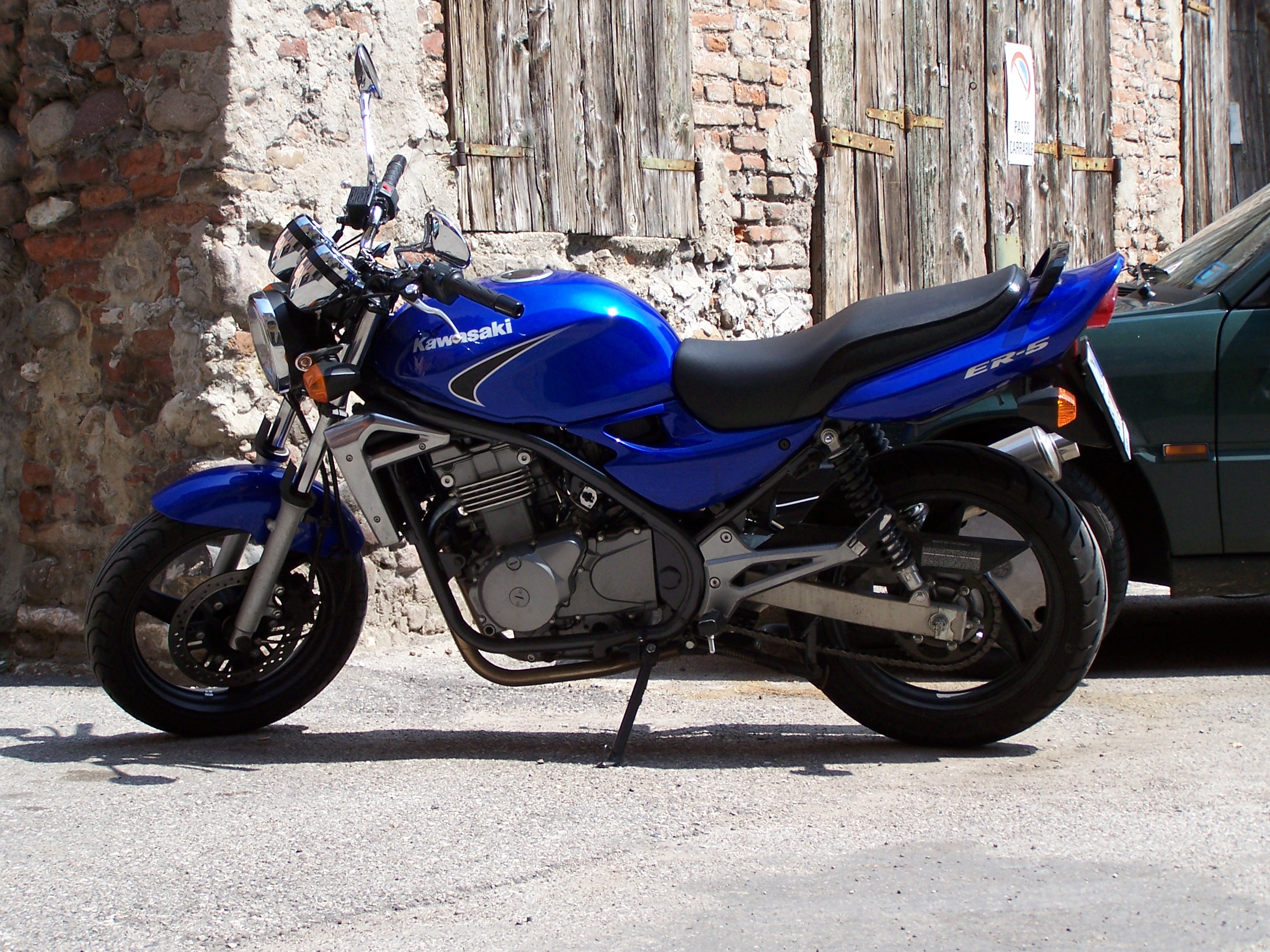 Kawasaki_ER-5_blue.jpg