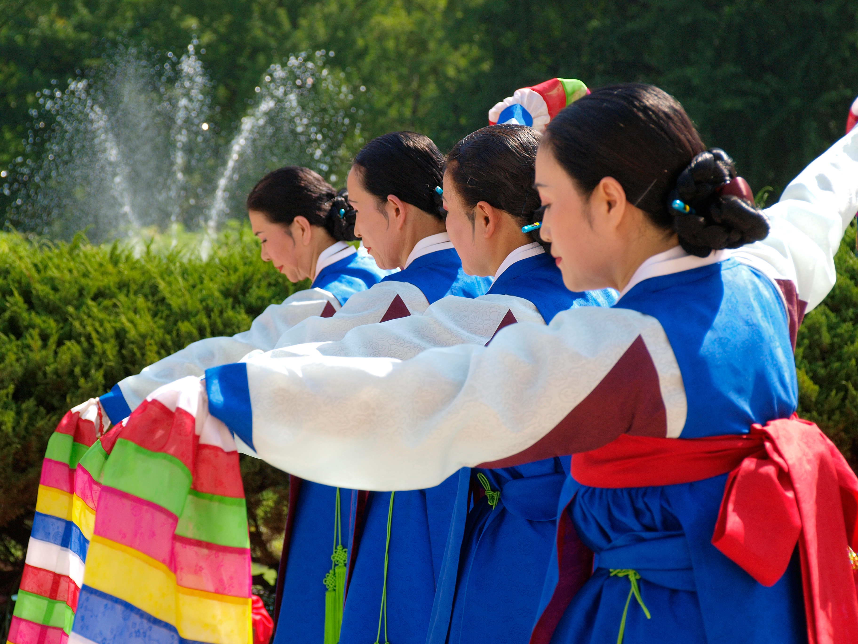 color of japanese traditional wedding dress