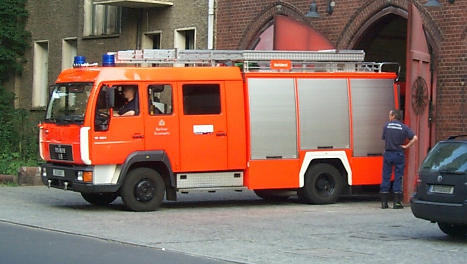 File:LHF 16-12 der Berliner Feuerwehr.jpg - Wikimedia Commons