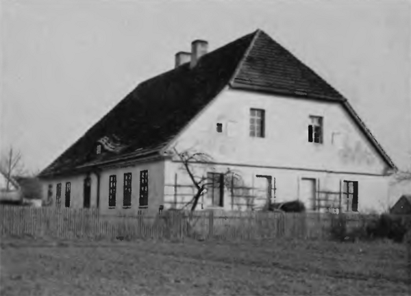 File:Lugnian Schule.jpg