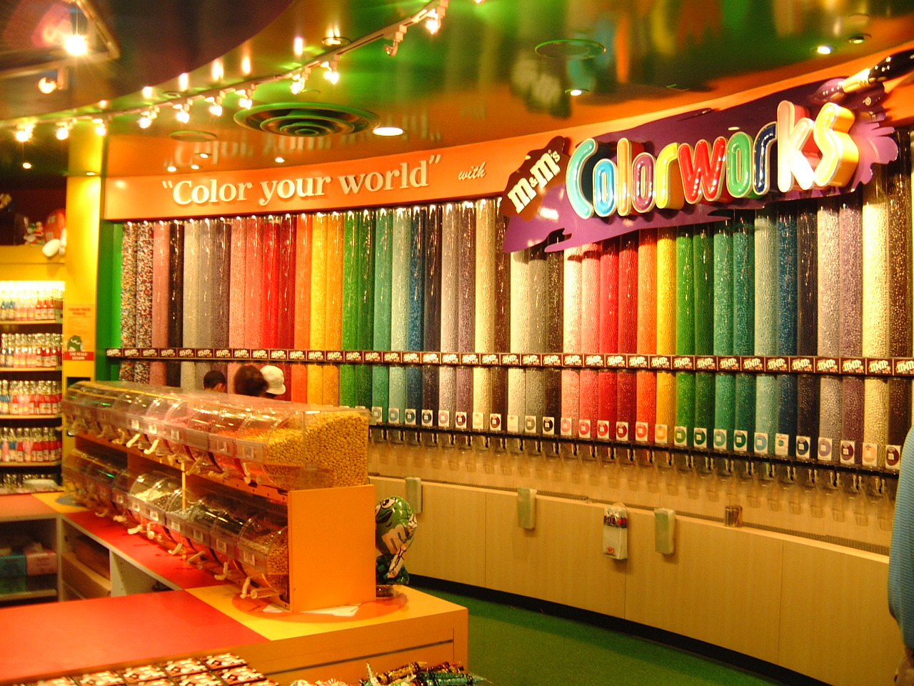 File:M&M Colorworks, Las Vegas (870125548).jpg - Wikimedia Commons