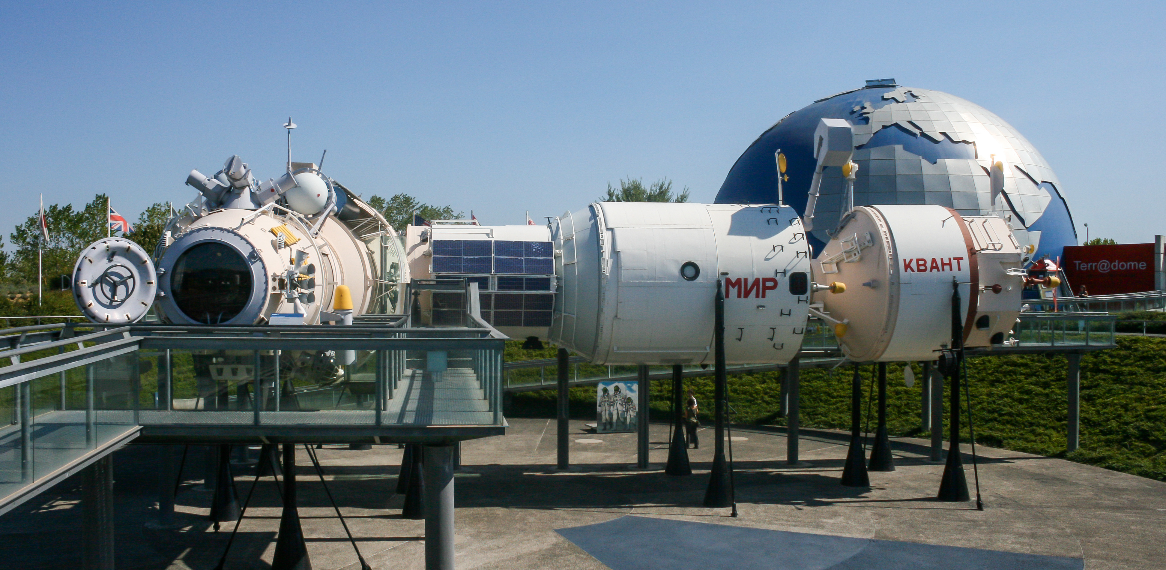 Mir replica at Cite de l'Espace 1.jpg