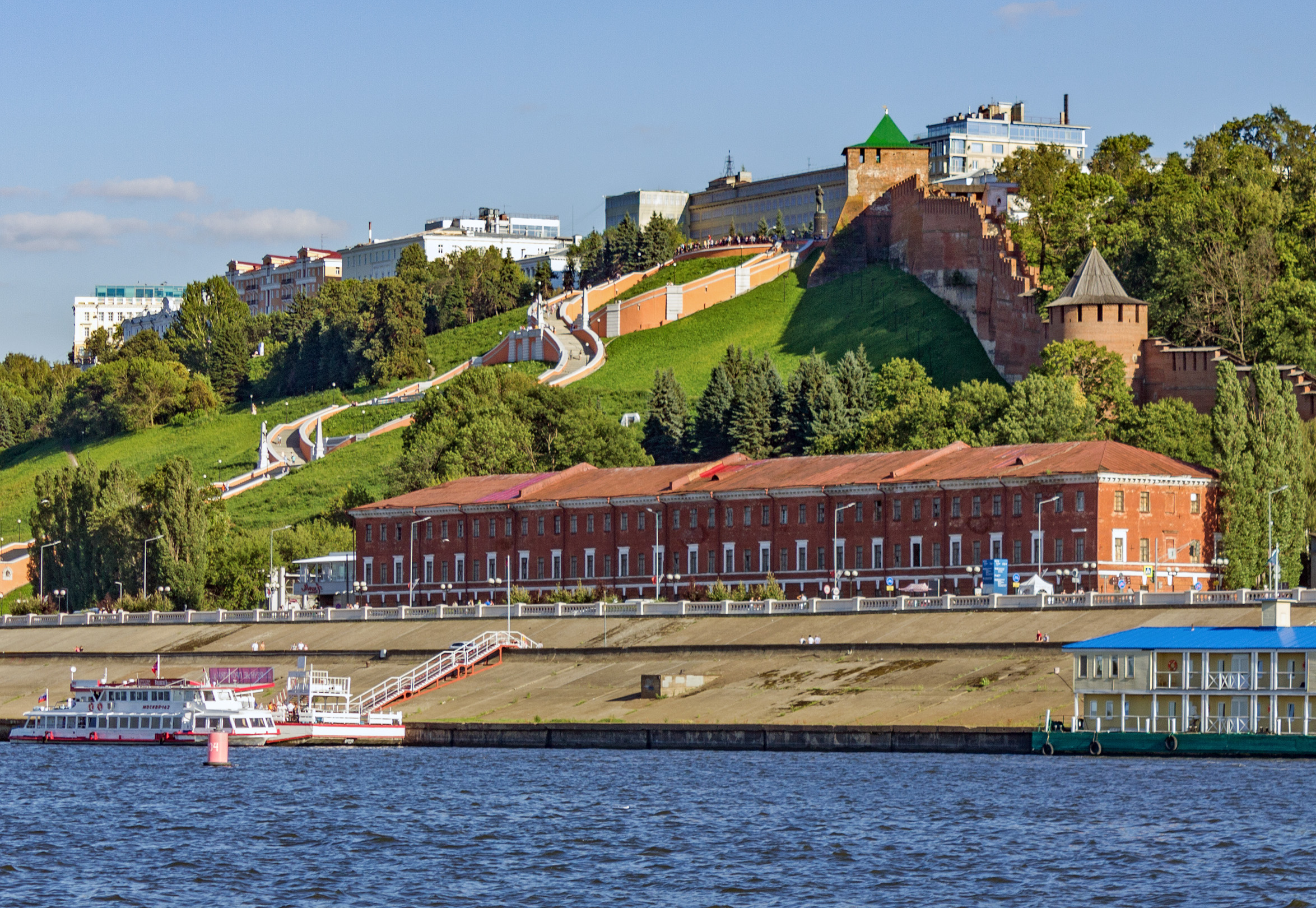 Где в нижнем новгороде можно сделать. Нижневолжская набережная Нижний Новгород. Нижний Новгород набережная Нижне-Волжская. Нижний Новгород вид с Нижневолжской набережной. Нижне Волжская набережная.