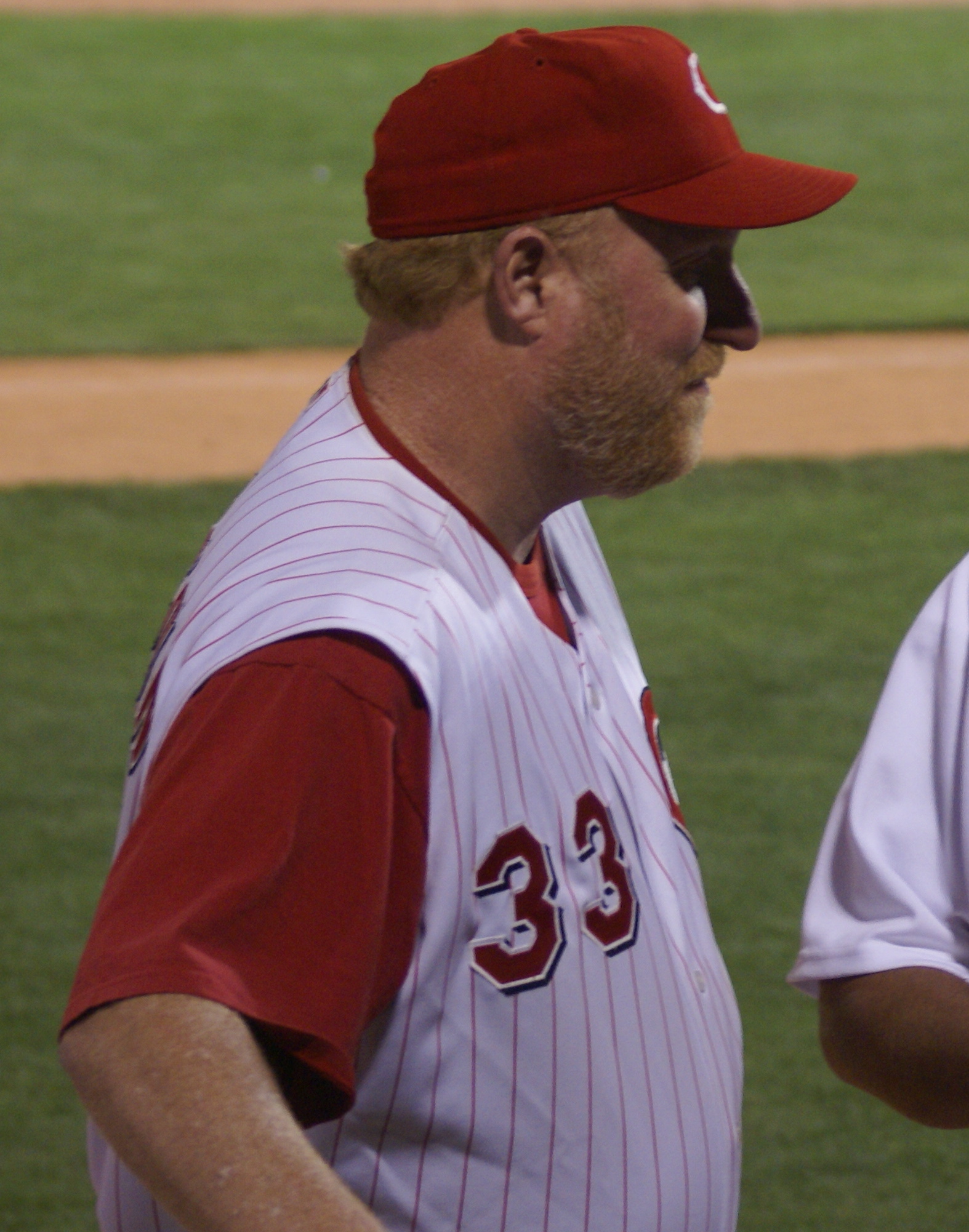 Reds retire Pete Rose's No. 14