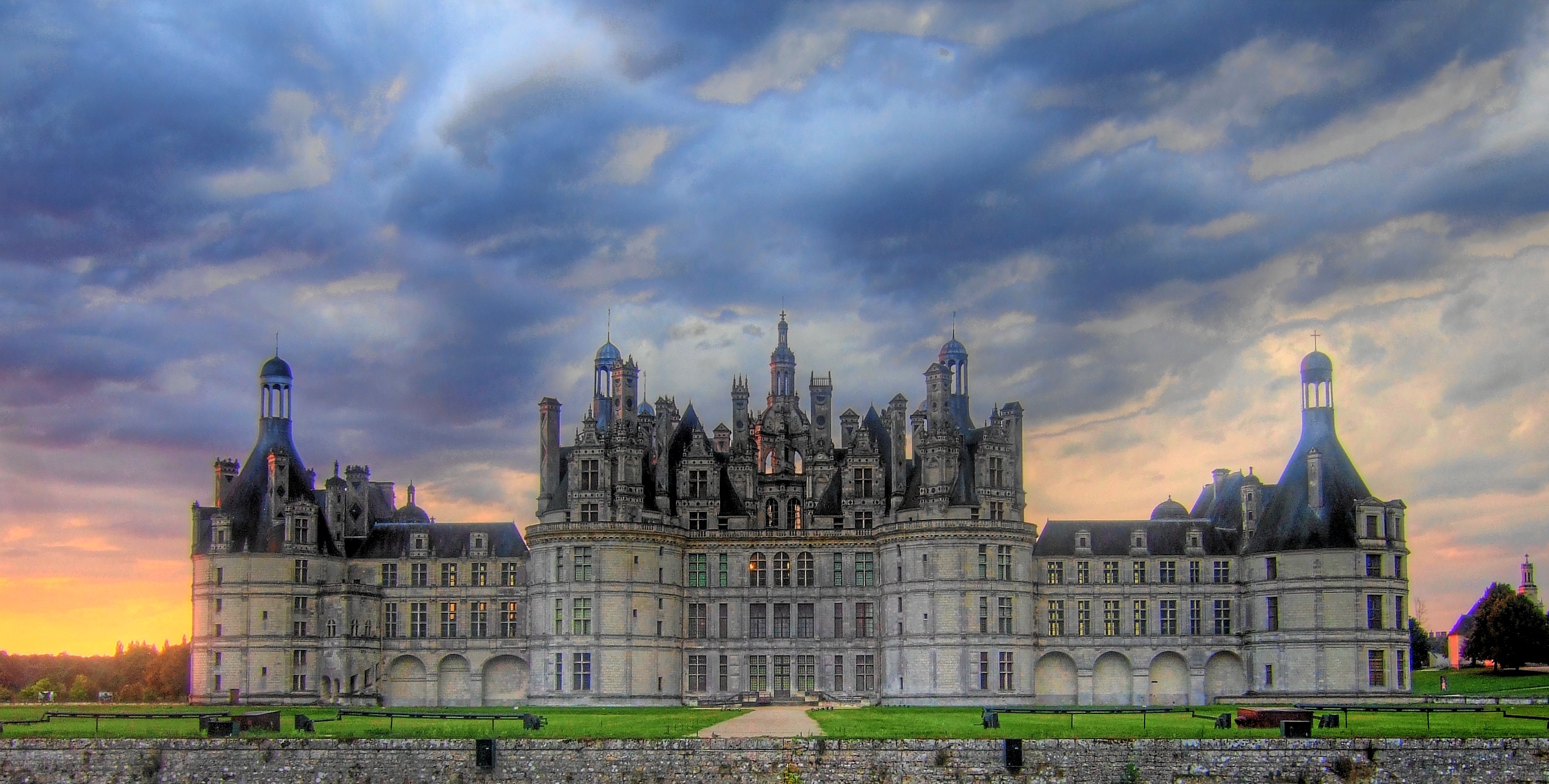 File Schloss Chambord Am Abend Jpg Wikimedia Commons