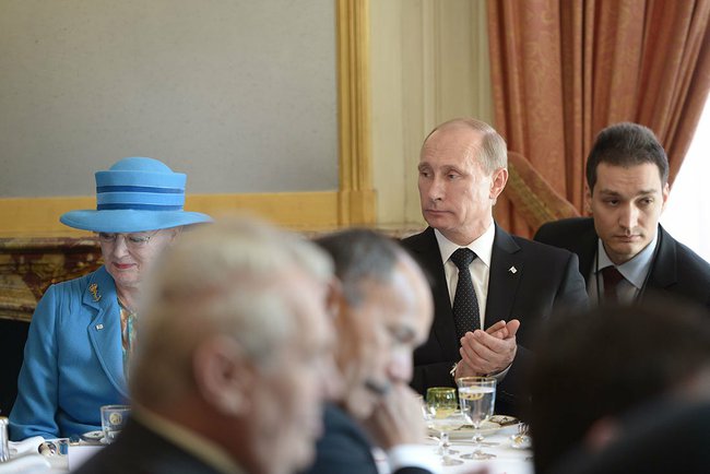 File:Vladimir Putin at celebrating the 70th anniversary of D-Day (2014-06-06; 07).jpeg