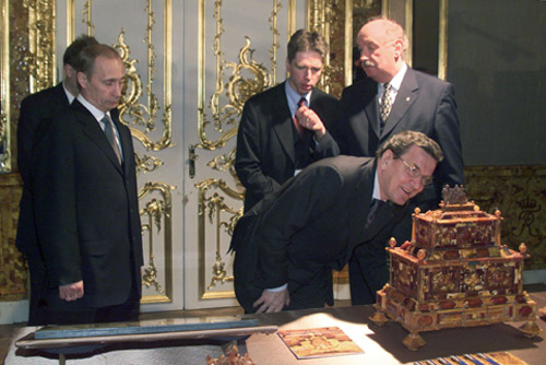File:Vladimir Putin in Saint Petersburg 9-10 April 2001-14.jpg