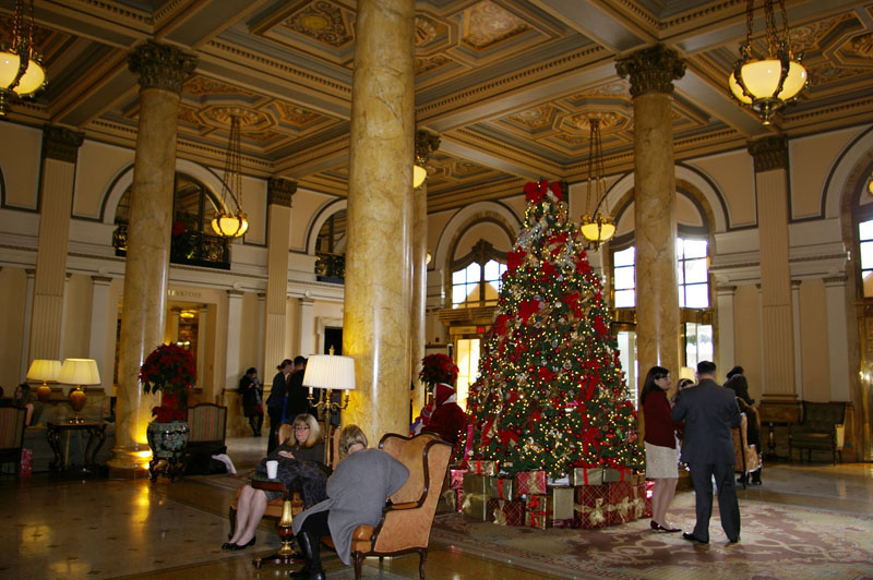 File:Willard InterContinental Washington Hotel Lobby, Christmas 2014.jpg