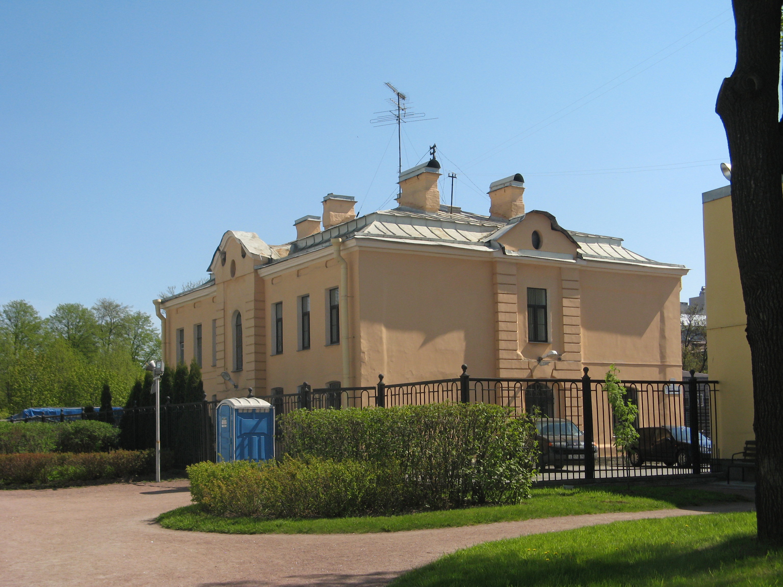 Городская усадьба просп маршака. Сампсониевский сад. Доме Сампсониевского братства. Сампсониевский сад фото. Сампсониевский сад СПБ.