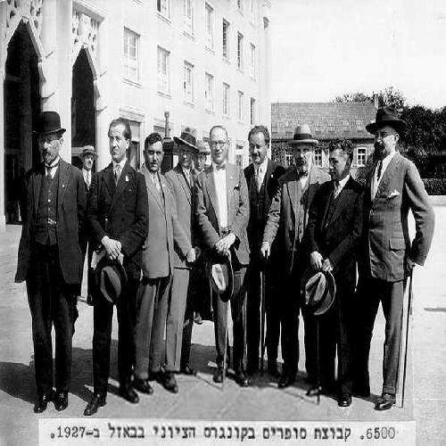 File:קבוצת סופרים בקונגרס הציוני באזל 1927. מימין לשמאל- 1- זלמן שניאור 3. מנחם אוס-PHZPR-1256500.png