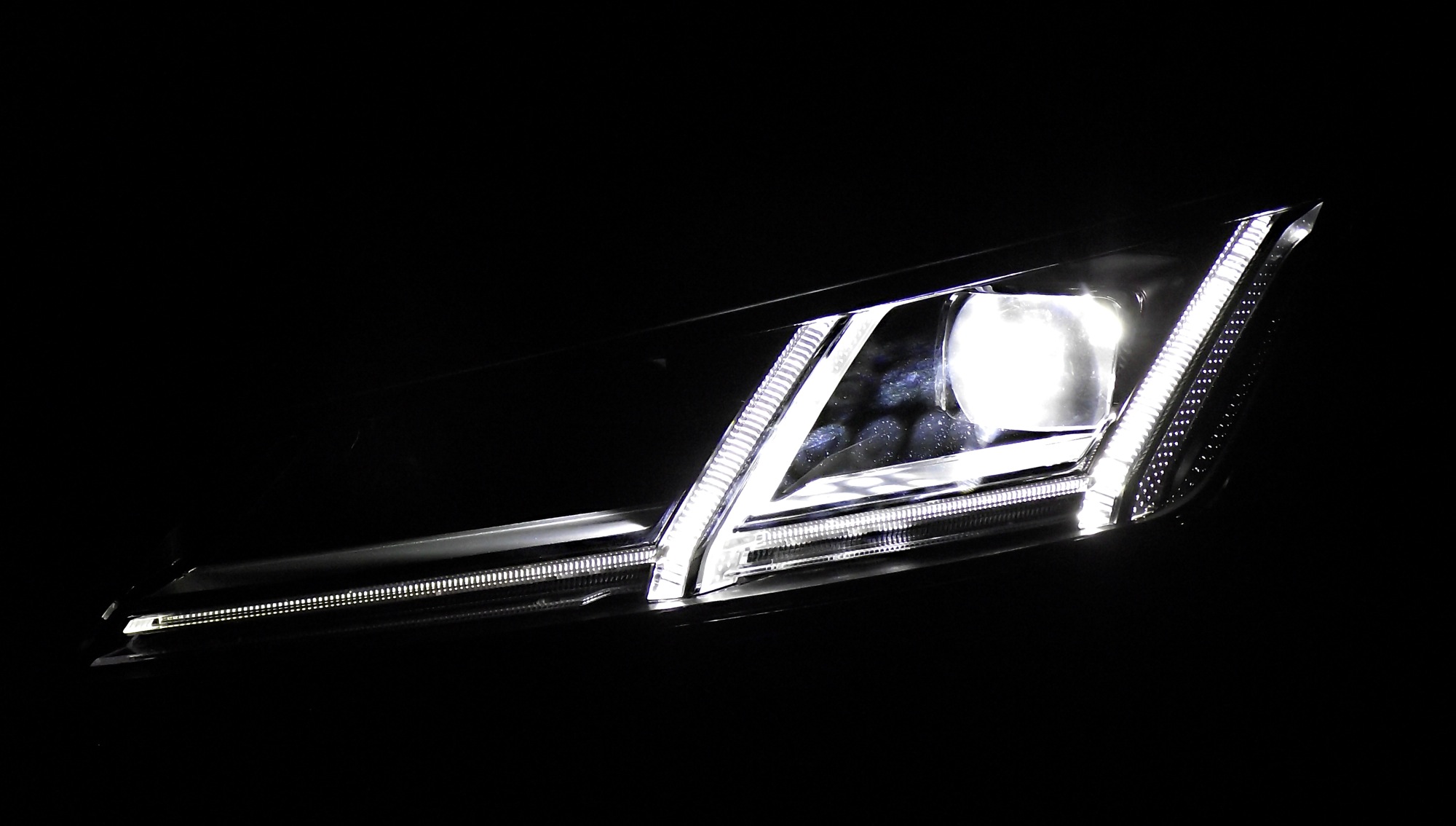 File:Audi TT 8S Matrix-LED-Scheinwerfer Abblendlicht LED