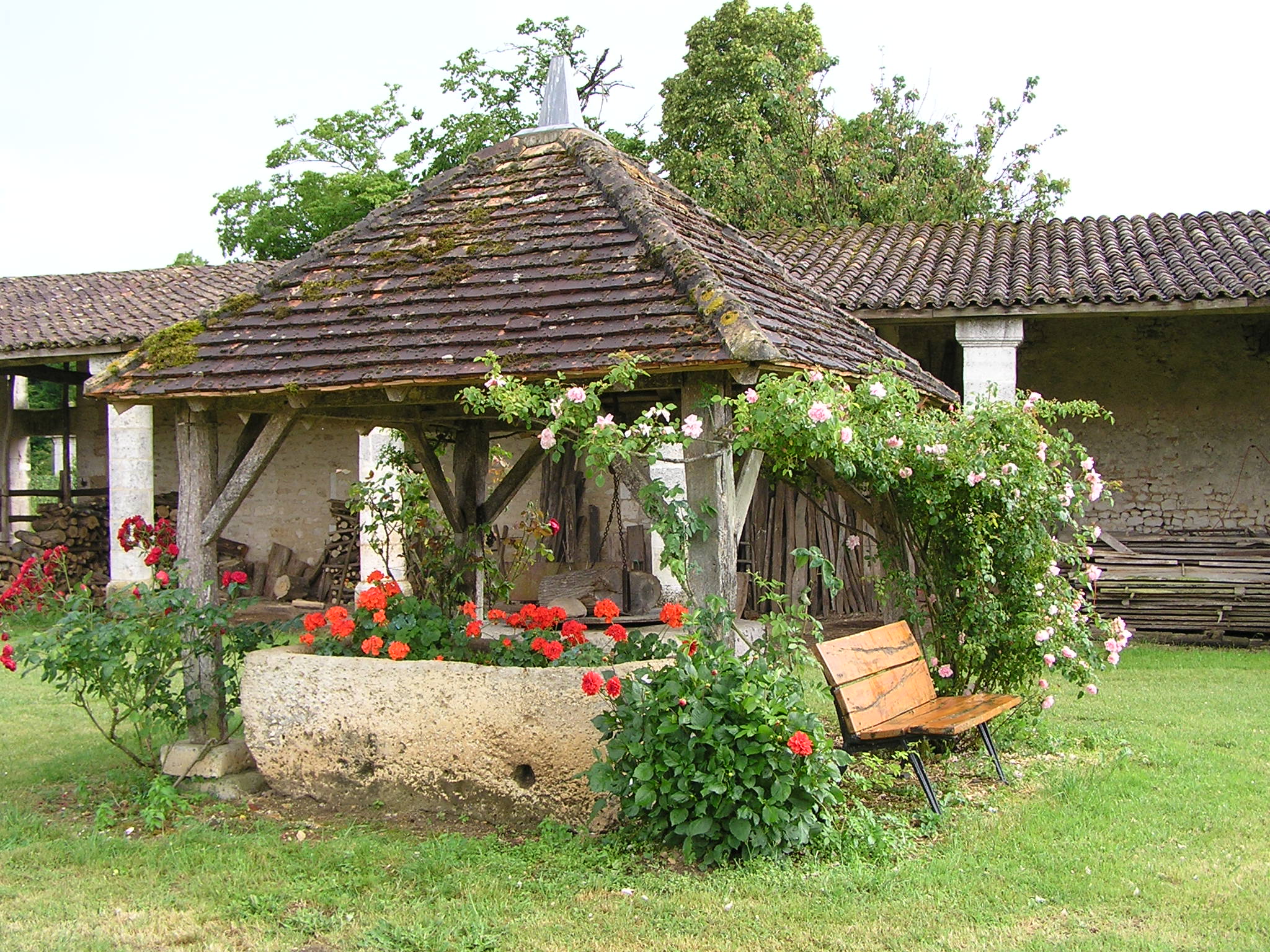 Tilhører højen halt Balzac, Charente - Wikipedia