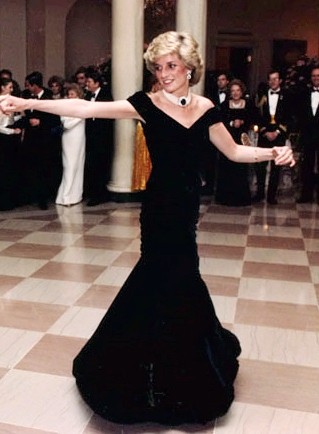<span class="mw-page-title-main">Travolta dress</span> Dress once owned by Diana, Princess of Wales