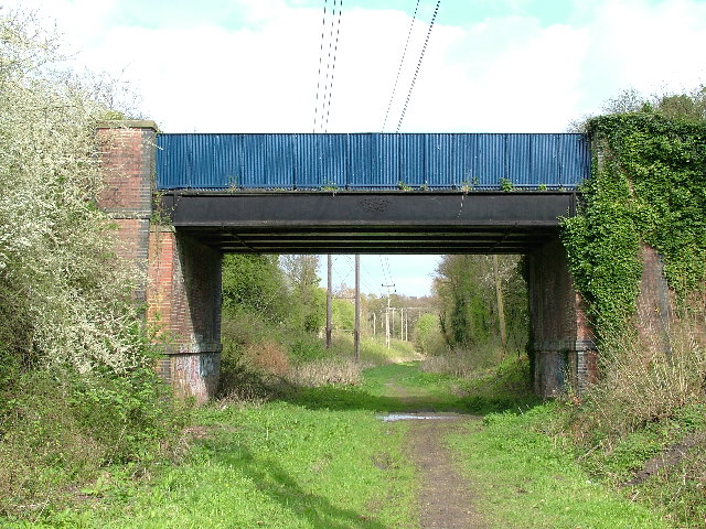 File:Bridge over the former Guildford to Farnham railway - geograph.org.uk - 22714.jpg