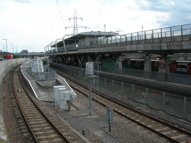 File:Canning Town Station - geograph.org.uk - 441856.jpg