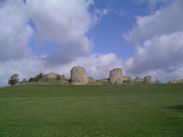 File:Chartley Castle ruins 1.jpg