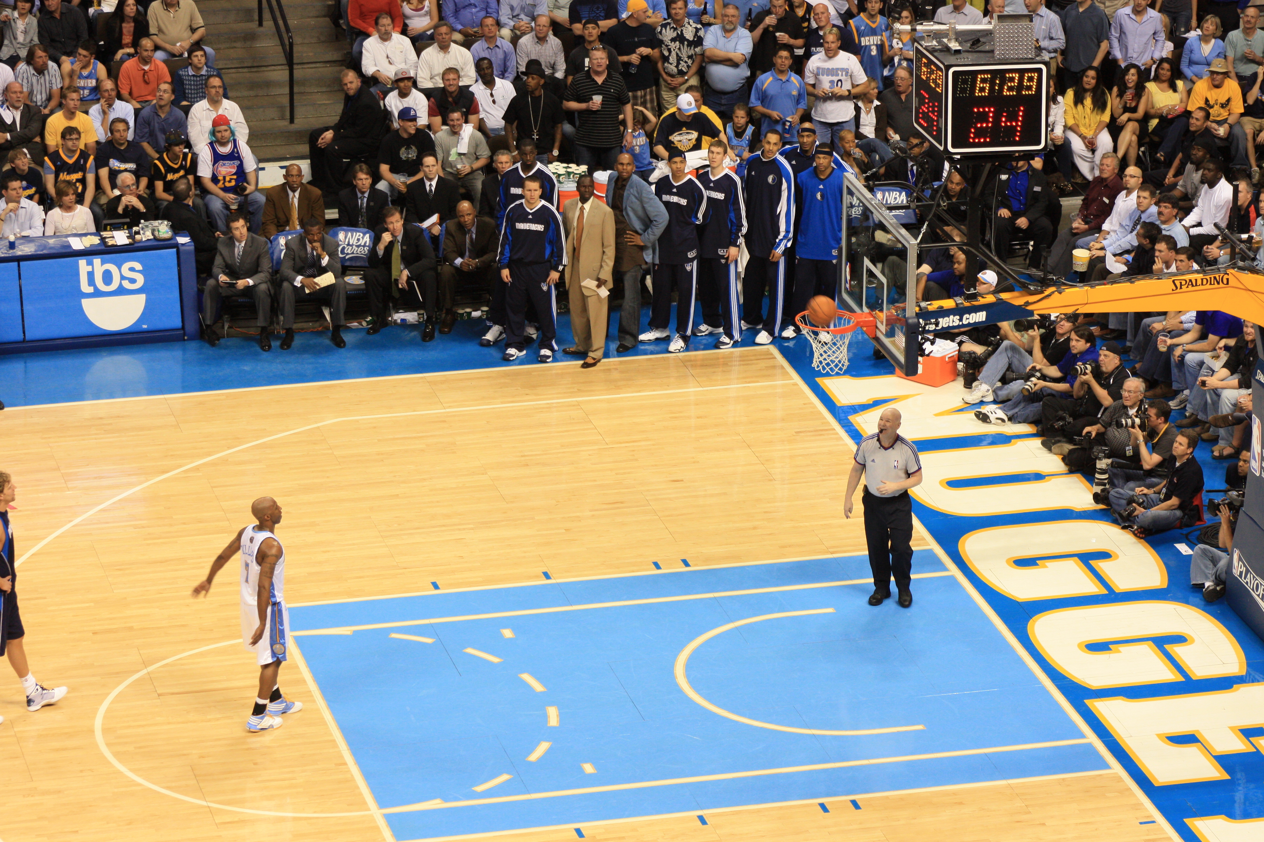 File:Chauncey Billups shooting 2006.jpg - Wikipedia