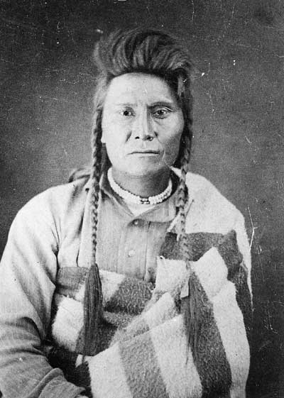 Chief Joseph shortly after his arrival at Tongue River Cantonment, late October 1877. Photo taken by John Hale Fouch (1849-1933). Public domain via Wikimedia Commons