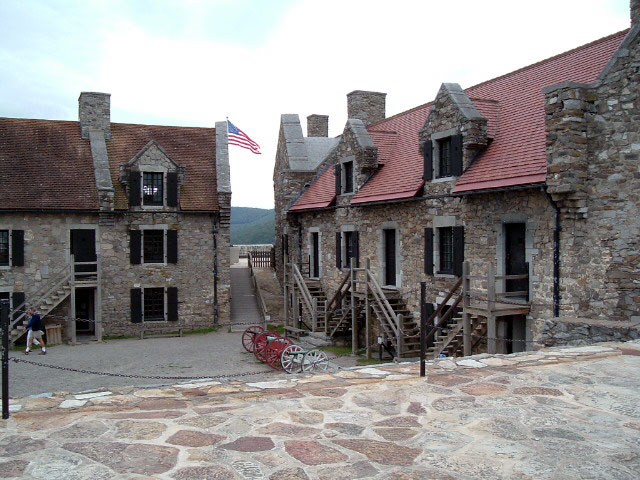 File:Fortticonderoga inside.jpg