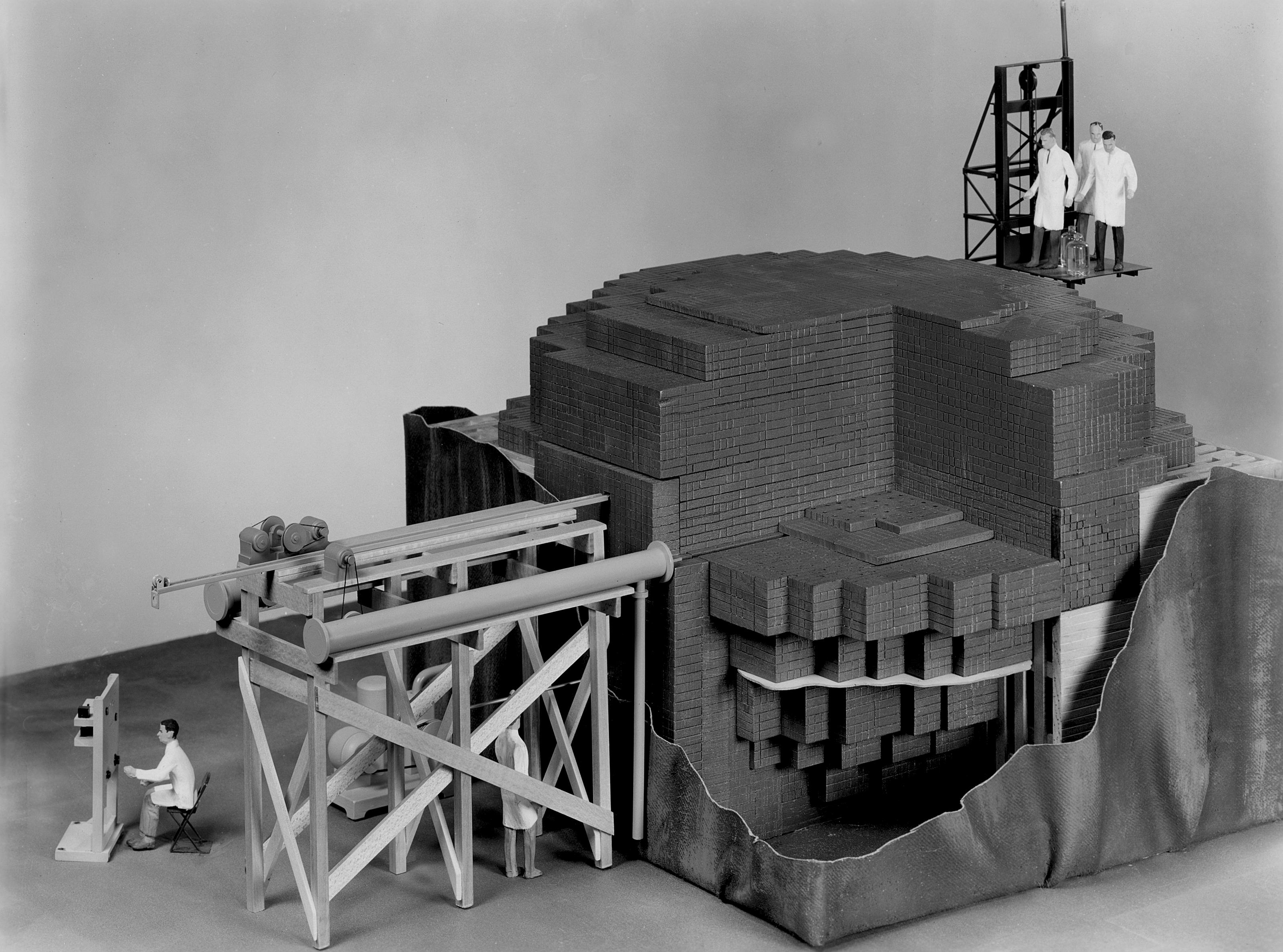 Первый советский ядерный реактор. Первый ядерный реактор Энрико ферми. Чикагская поленница 1 первый в мире ядерный реактор. Первый в мире ядерный реактор э ферми 1942 г. Первый атомный реактор 1942.
