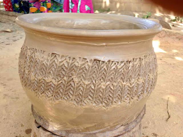 File:Hand made pot.jpg