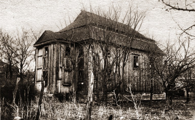 File:Kenesa - Karaites' synagogue, Lutsk, 1930.jpg