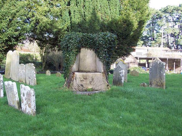 File:Log seat in St Marys Churchyard - geograph.org.uk - 354124.jpg