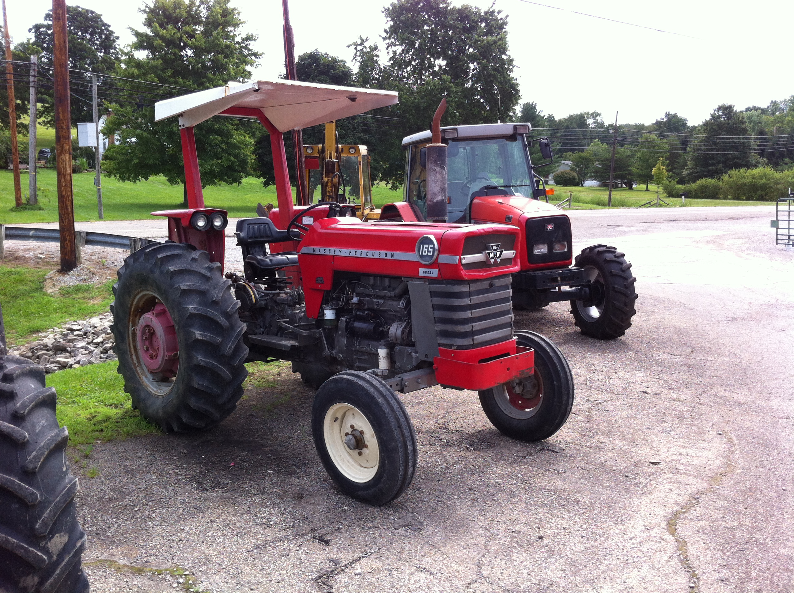 File Massey Ferguson 165 Tractor Jpg Wikimedia Commons