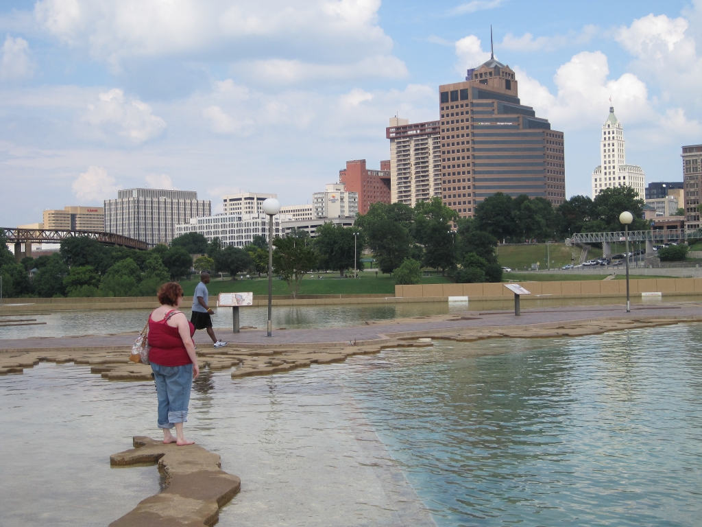 are dogs allowed at mud island river park