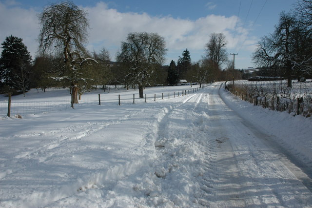 File:Road through Cowley - geograph.org.uk - 1157433.jpg