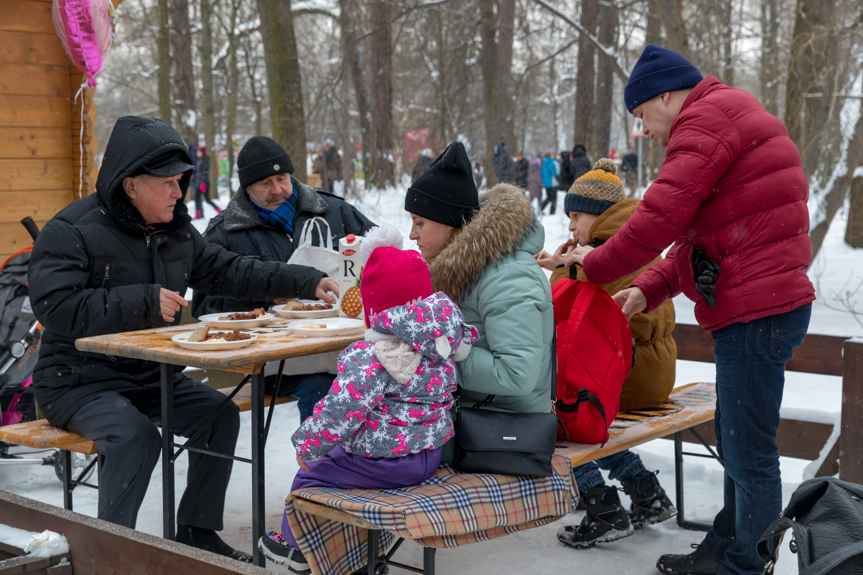 Очередь в музей зимой СПБ