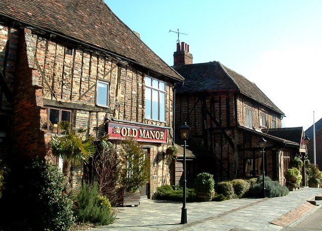 File:The Old Manor pub, formerly Wyllyott's Manor, Potters Bar - geograph.org.uk - 130860.jpg