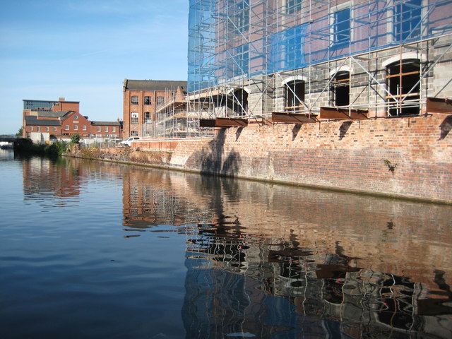 The Worcester and Birmingham Canal - geograph.org.uk - 924705