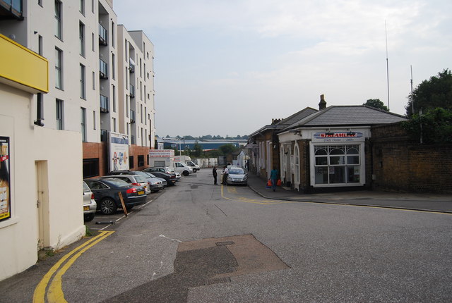 File:The approaches to Maidstone West Station - geograph.org.uk - 1513698.jpg