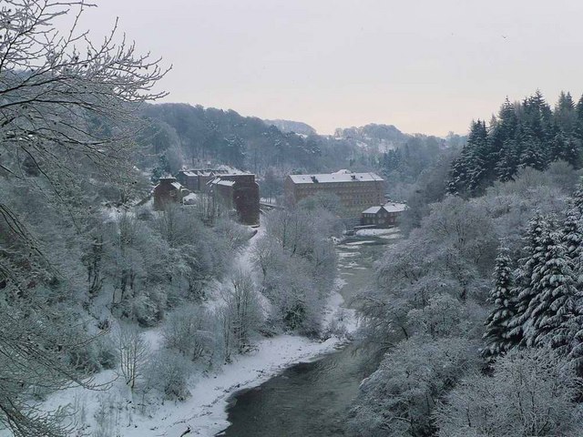 File:The big freeze at New Lanark - geograph.org.uk - 1658186.jpg