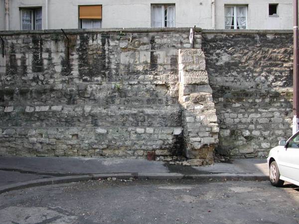 File:Vestige mur saint-lazare.jpg