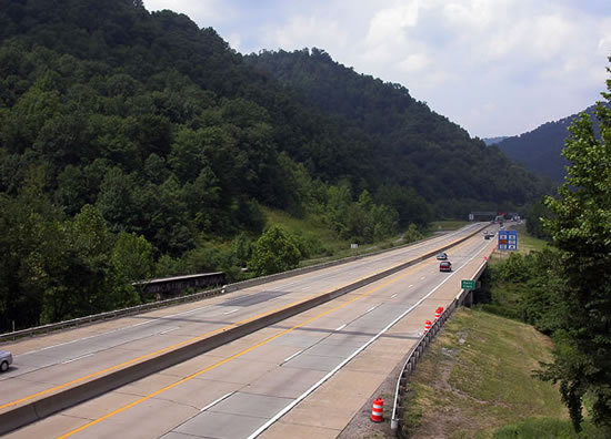 File:West Virginia Turnpike Kanawha County.jpg